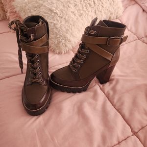 Platform Antonio Melani boots size 6.5 Brand New